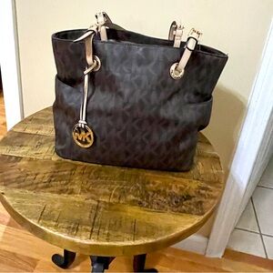 eautiful bag just not for me anymore some stains inside washable